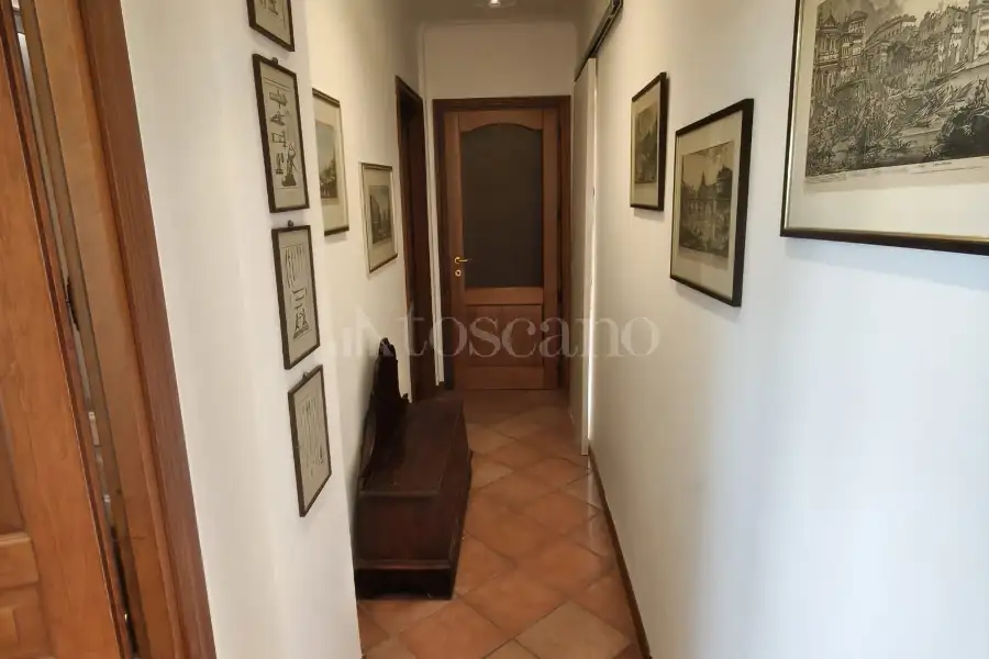 Villa in vendita di 300 mq a €845.000 (rif. 49/2026)