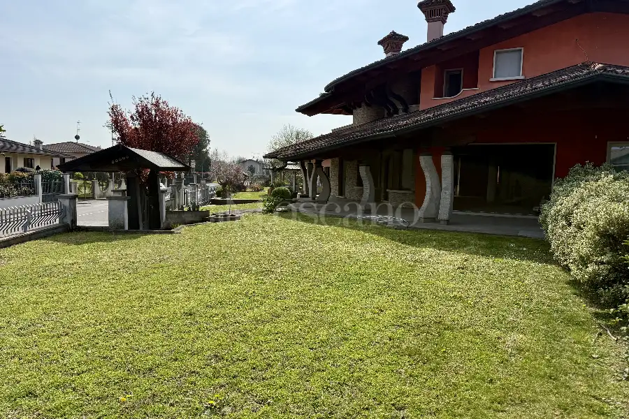 Villa Bifamiliare in vendita di 420 mq trattativa riservata (rif. 17/2026)