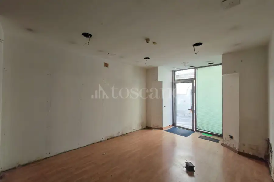 Negozio in affitto di 80 mq a €850 (rif. 11/2026)