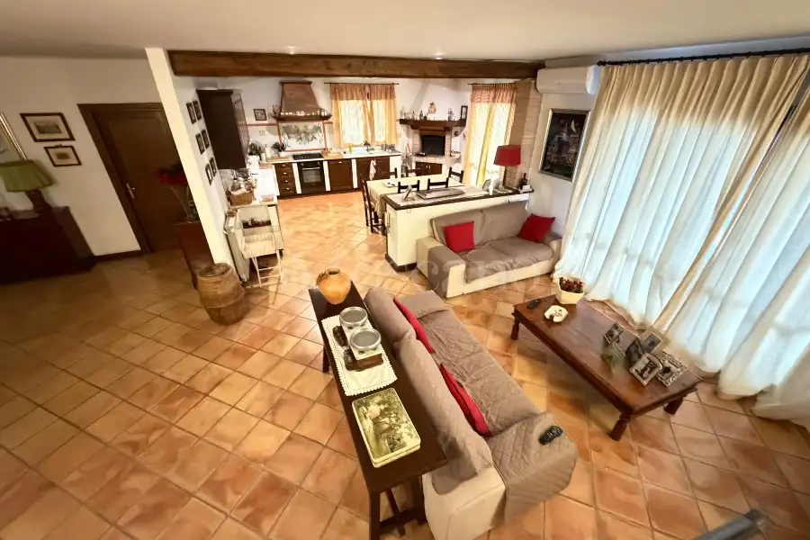 Villa Bifamiliare in vendita di 400 mq a €829.000 (rif. 33/2026)