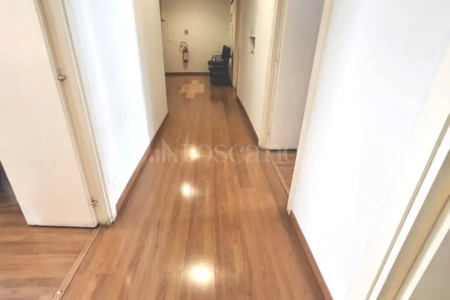 Ufficio in affitto di 134 mq a €3.300 (rif. 37/2026)