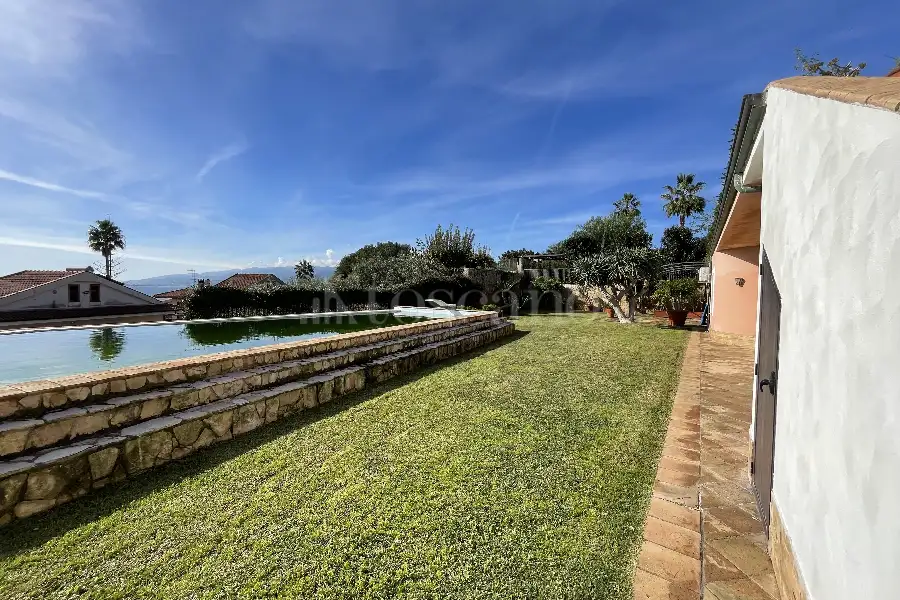 Villa in vendita di 500 mq a €1.500.000 (rif. 45/2025)