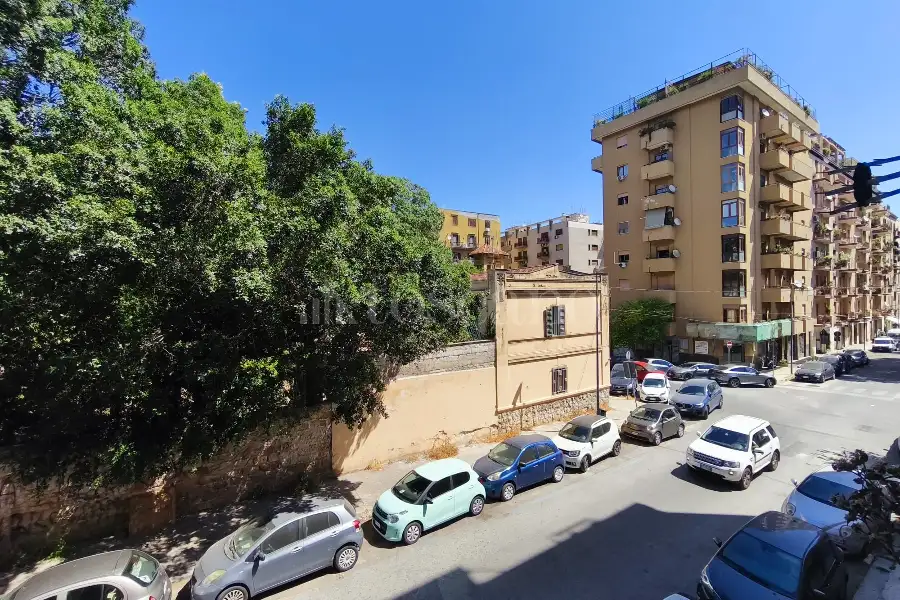 Palazzo in vendita di 1.500 mq a €2.200.000 (rif. 65/2026)