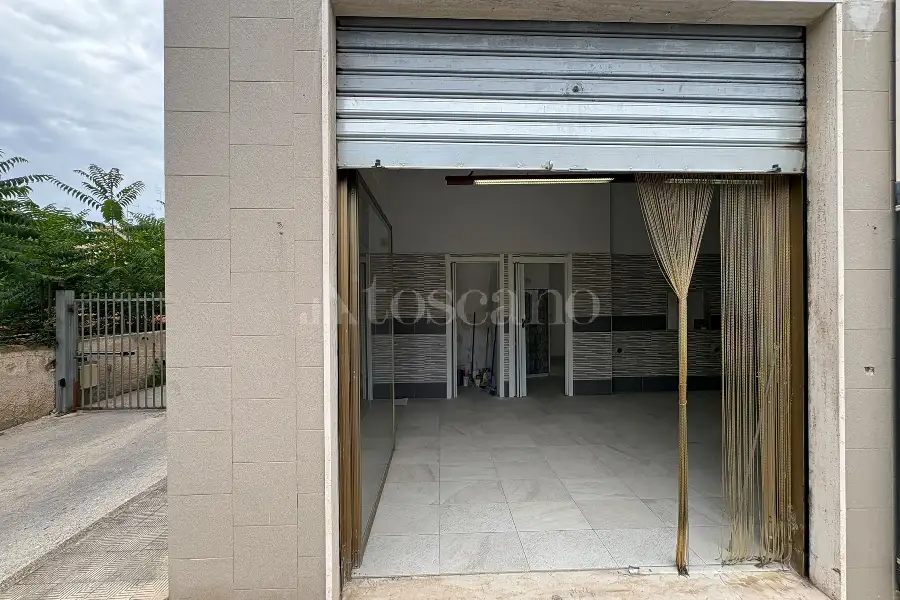 Negozio in affitto di 57 mq a €550 (rif. 92/2026)