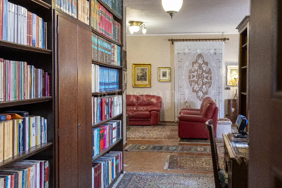 Villa in vendita di 920 mq a €1.800.000 (rif. 43/2025)