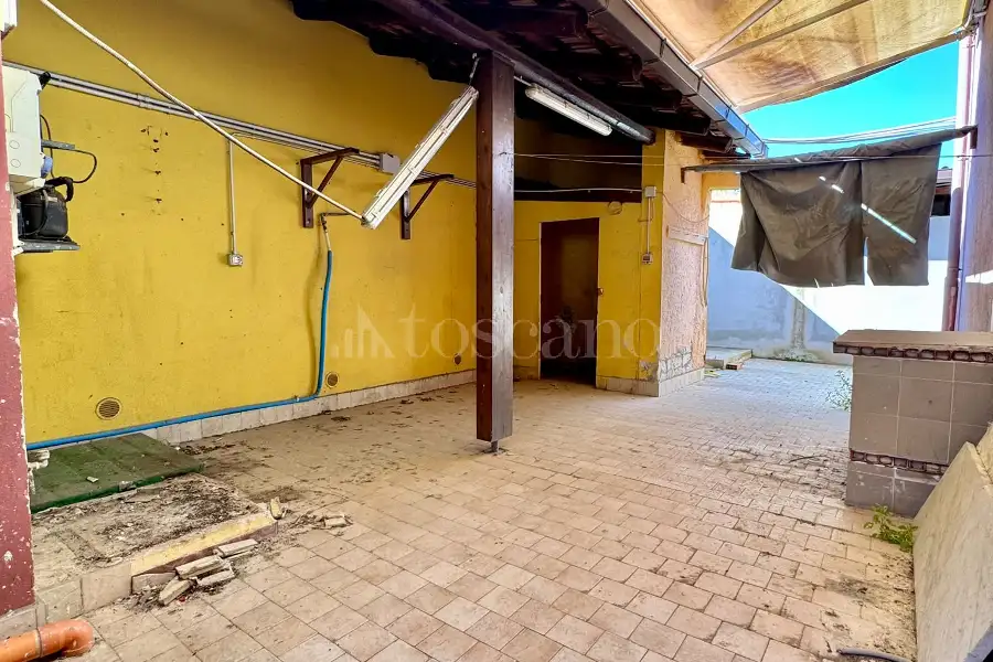 Negozio in vendita di 139 mq a €75.000 (rif. 136/2026)