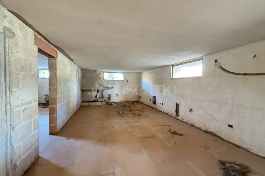 Villa in vendita di 1.200 mq a €800.000 (rif. 31/2026)