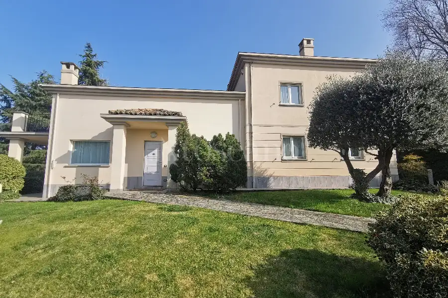 Casale in vendita di 600 mq a €1.400.000 (rif. 32/2026)