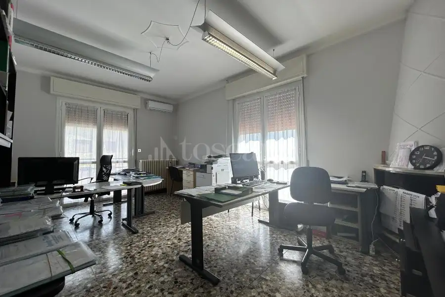 Palazzo in vendita di 400 mq a €460.000 (rif. 28/2024)