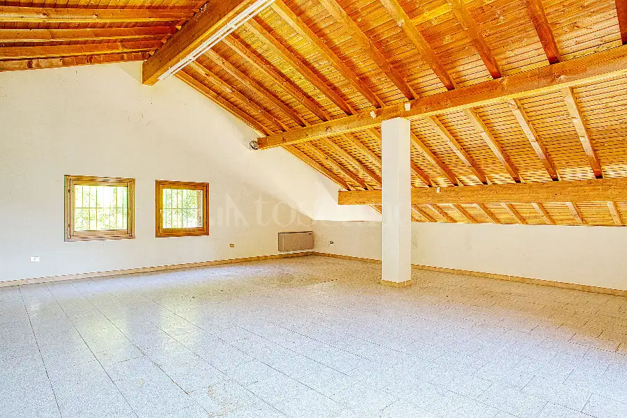 Stabile Uso Ufficio in vendita di 170 mq a €95.000 (rif. 32/2026)