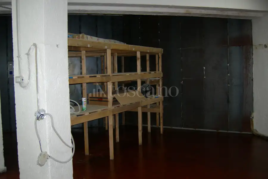Negozio in vendita di 350 mq a €339.000 (rif. 6/2026)