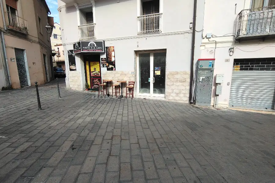 Negozio in affitto di 52 mq a €550 (rif. 84/2026)