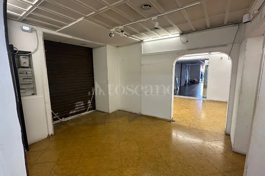 Negozio in affitto di 179 mq a €6.450 (rif. 21/2026)
