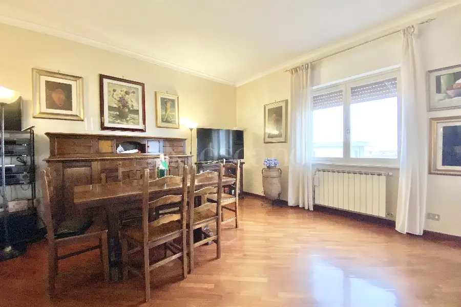 Attico in vendita di 100 mq a €180.000 (rif. 11/2025)