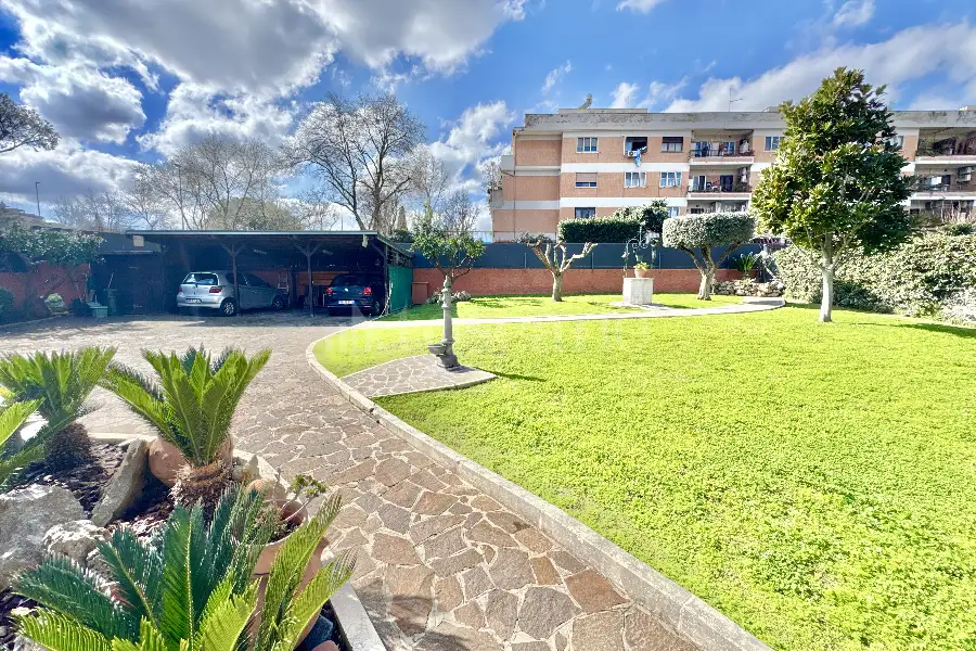 Villa Bifamiliare in vendita di 215 mq a €649.000 (rif. 10/2026)