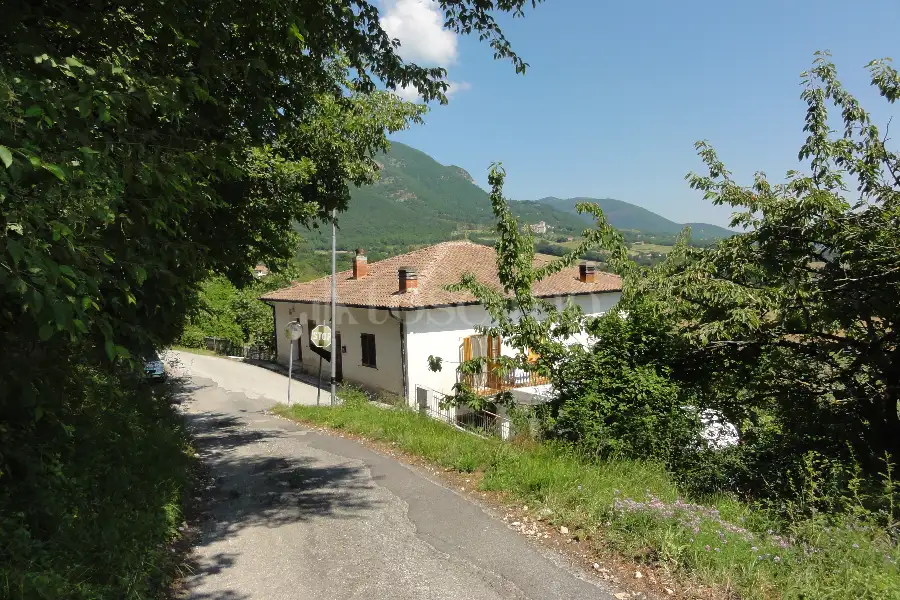 Casale in vendita di 400 mq a €180.000 (rif. 4/2017)