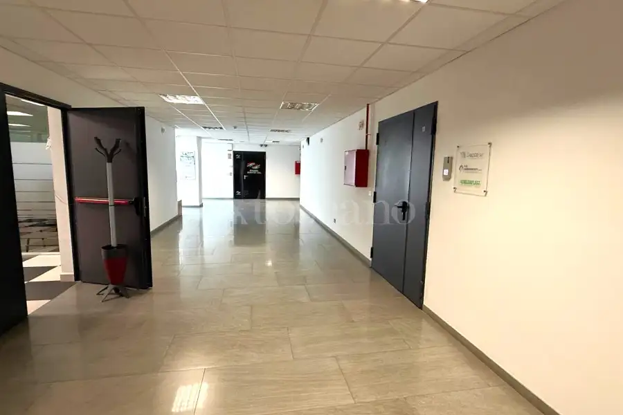 Ufficio in vendita di 300 mq a €350.000 (rif. 24/2026)