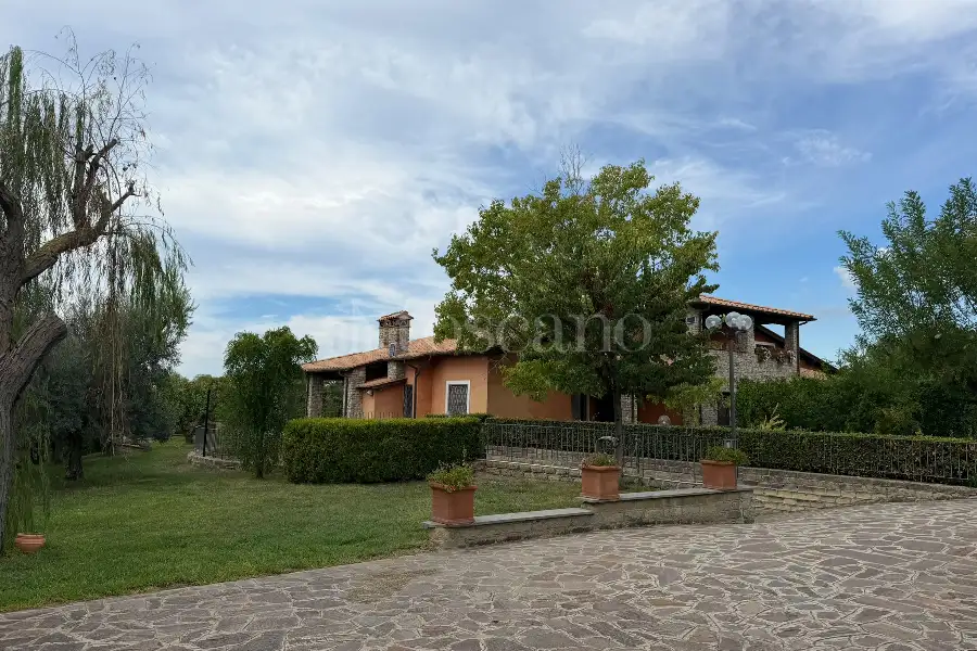 Villa Bifamiliare in vendita di 400 mq a €829.000 (rif. 33/2026)
