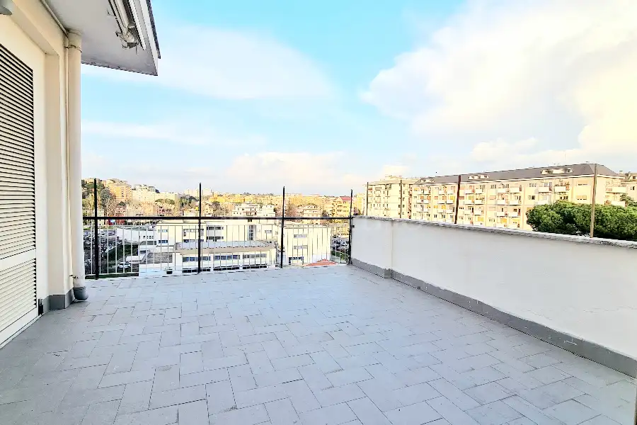 Attico in affitto di 100 mq a €1.450 (rif. 10/2026)