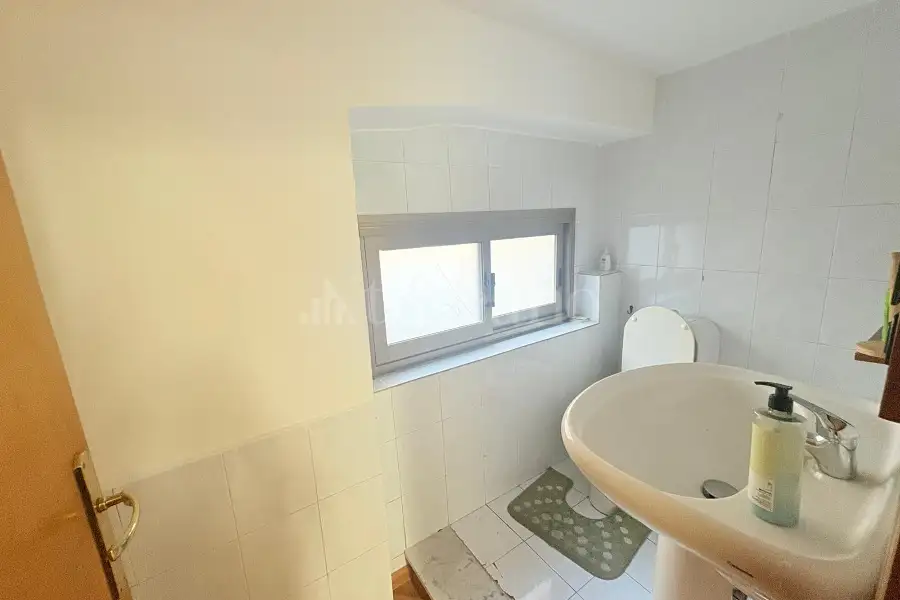 Negozio in vendita di 160 mq a €219.000 (rif. 10/2026)