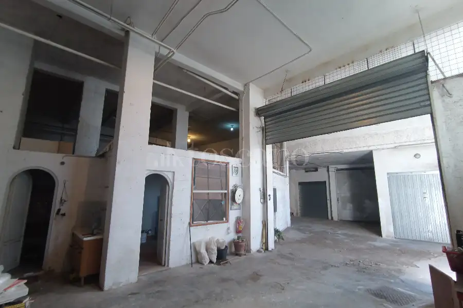Garage in vendita di 298 mq a €295.000 (rif. 3/2026)