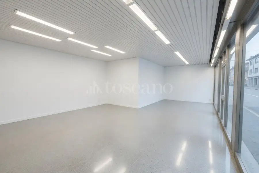 Negozio in vendita di 1.200 mq a €650.000 (rif. 20/2026)
