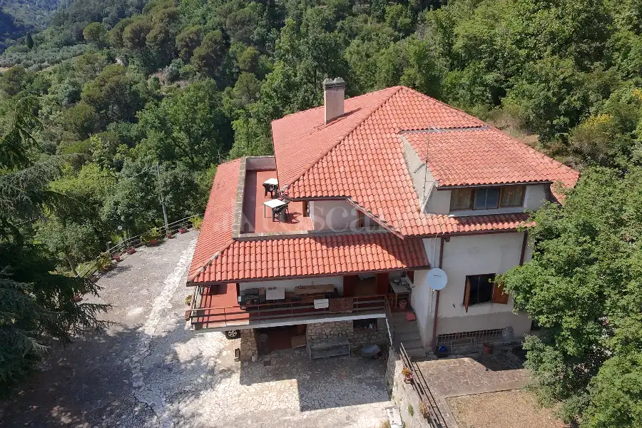 Villa in vendita di 315 mq a €290.000 (rif. 7/2025)