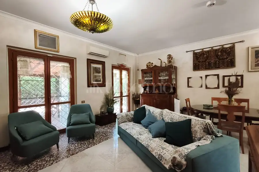 Villa Plurifamiliare in vendita di 210 mq a €585.000 (rif. 56/2026)