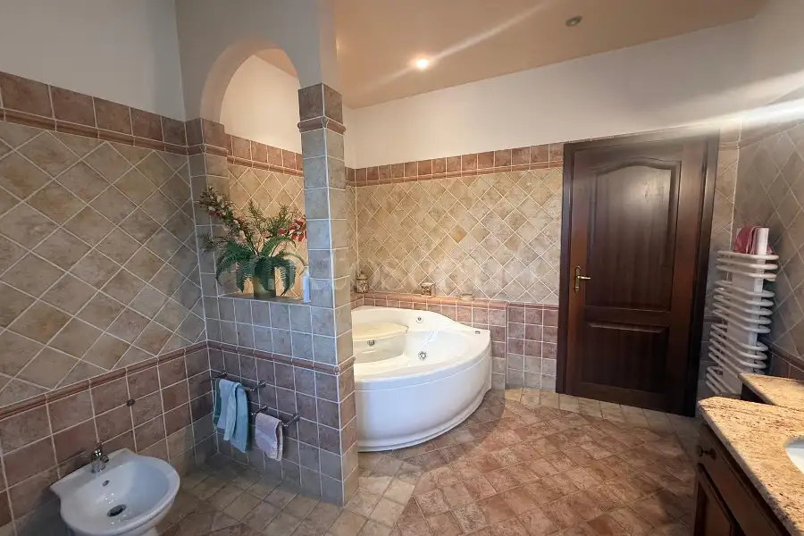 Casa Indipendente in vendita di 332 mq a €655.000 (rif. 52/2026)