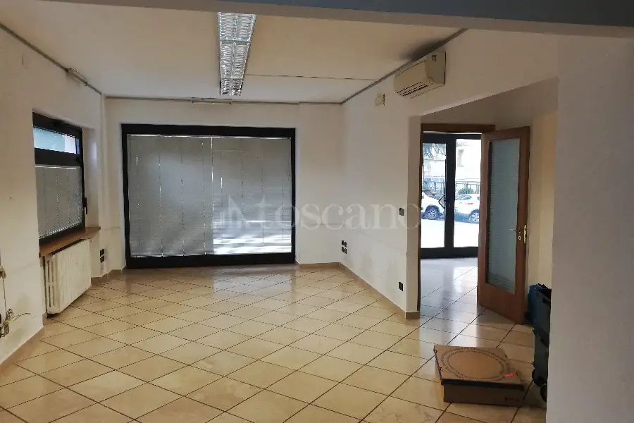 Negozio in affitto di 115 mq a €700 (rif. 39/2026)