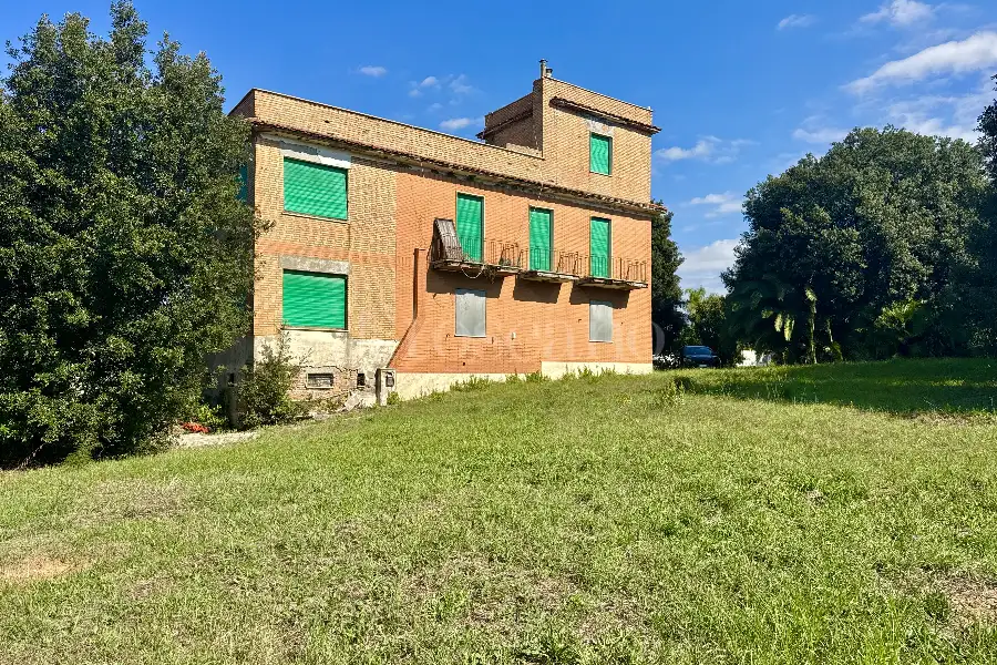 Casa Indipendente in vendita di 350 mq a €349.000 (rif. 112/2025)