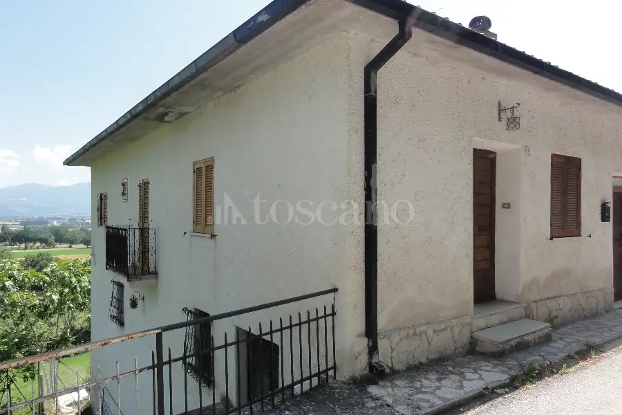Casale in vendita di 400 mq a €169.000 (rif. 4/2017)