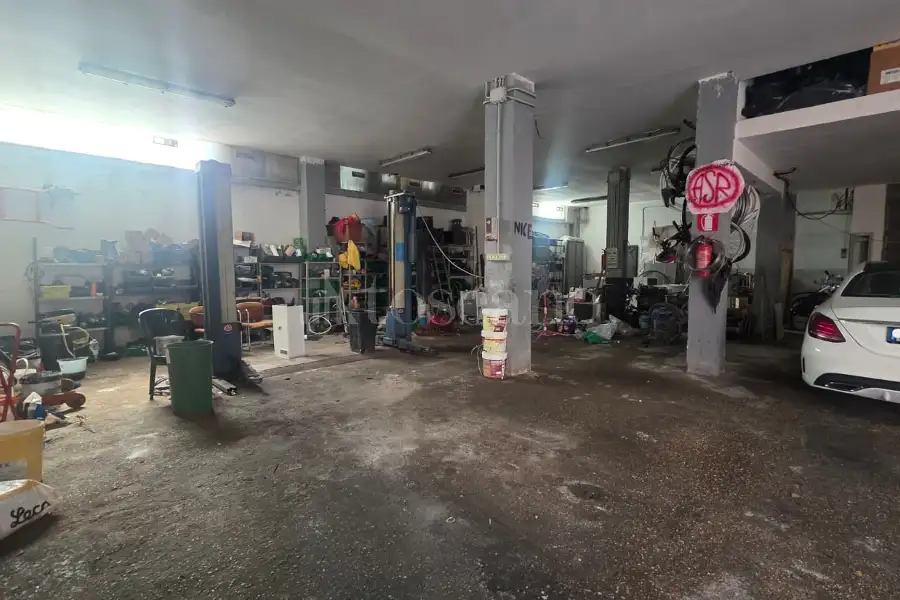 Posto Auto in vendita di 232 mq a €199.000 (rif. 18/2026)