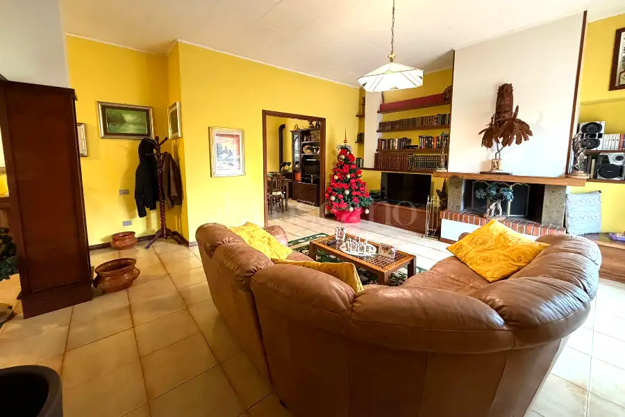 Attico in vendita di 220 mq a €370.000 (rif. 75/2025)