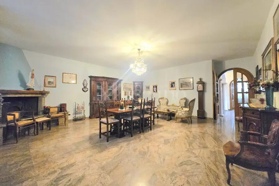 Villa in vendita di 550 mq a €970.000 (rif. 10/2026)
