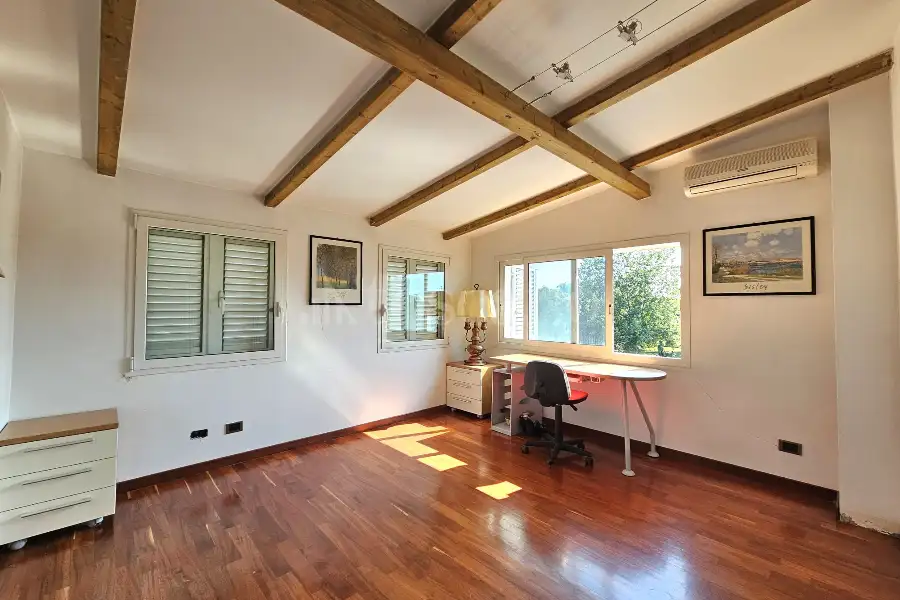 Villa Bifamiliare in vendita di 150 mq a €250.000 (rif. 91/2025)