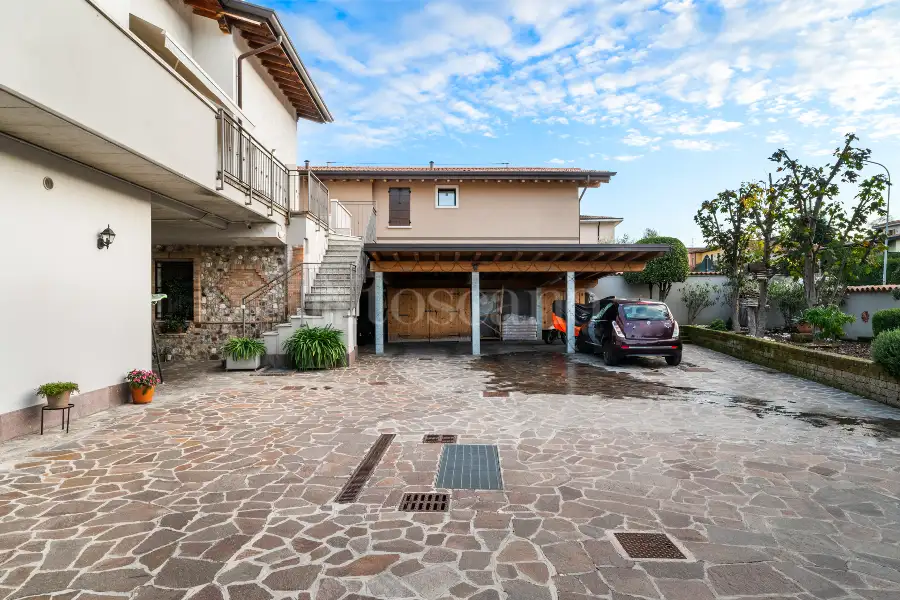 Villa in vendita di 350 mq a €980.000 (rif. 70/2025)