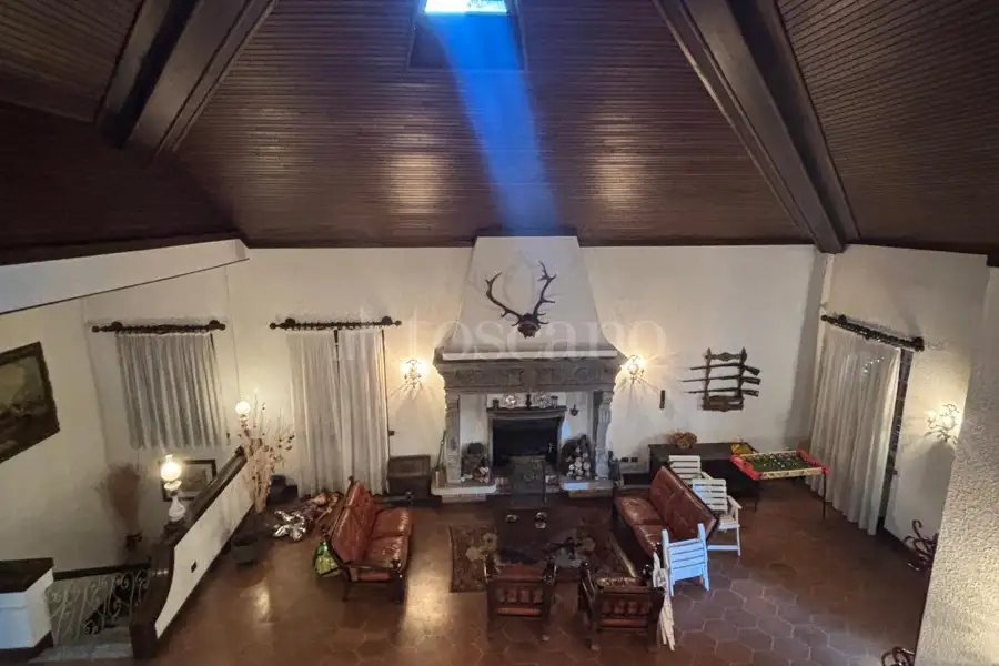 Villa Plurifamiliare in vendita di 370 mq a €1.200.000 (rif. 43/2025)