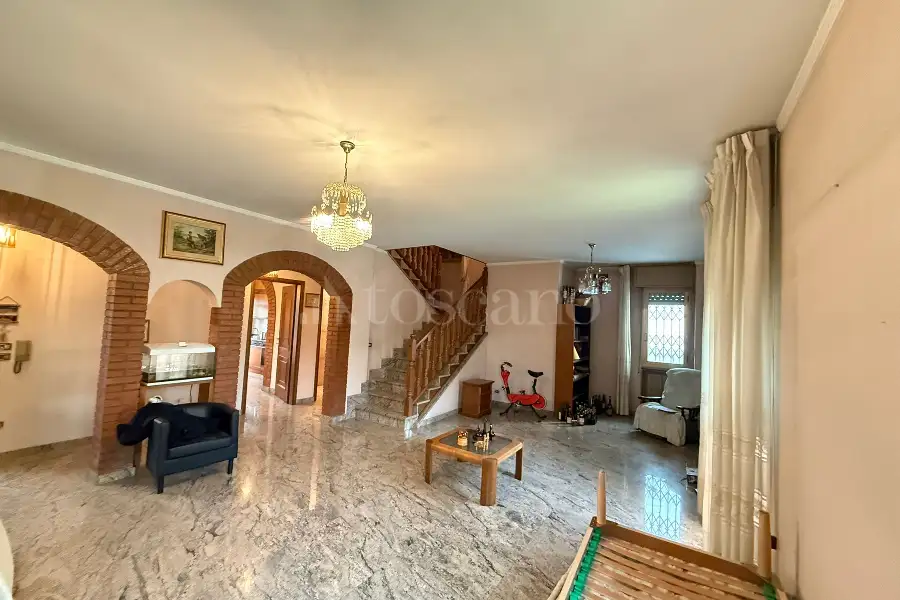Casa Indipendente in vendita di 280 mq a €350.000 (rif. 1/2026)