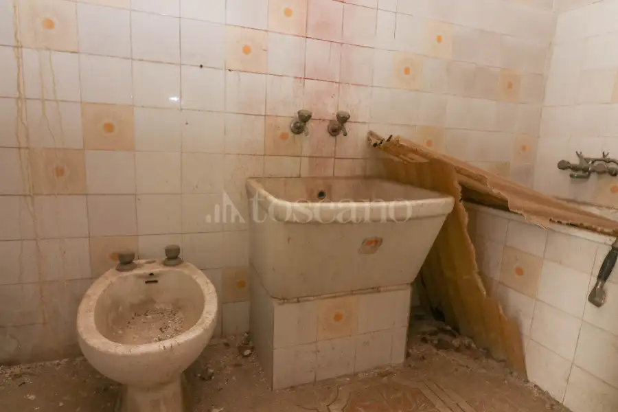 Casa Indipendente in vendita di 600 mq a €350.000 (rif. 27/2024)