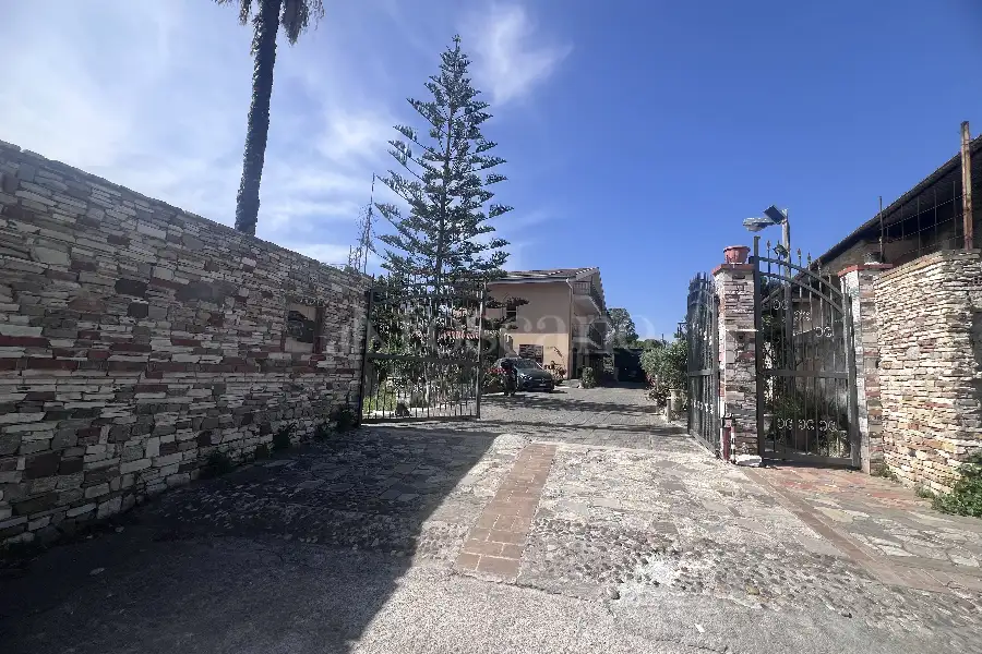 Villa Plurifamiliare in vendita di 250 mq a €890.000 (rif. 16/2024)