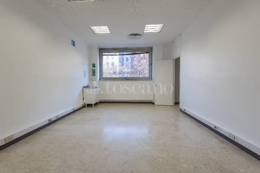 Ufficio in affitto di 255 mq a €6.000 (rif. 138/2025)