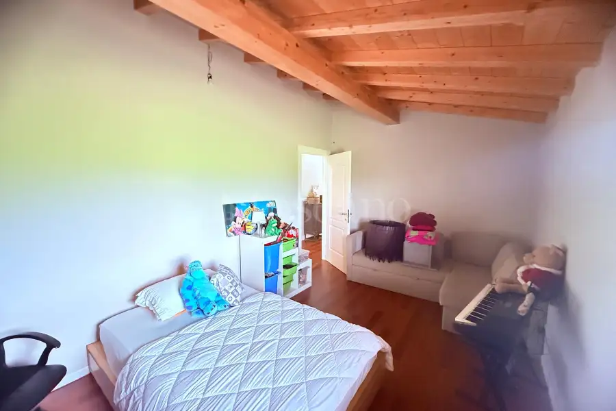 Casale in vendita di 300 mq a €990.000 (rif. 9/2026)