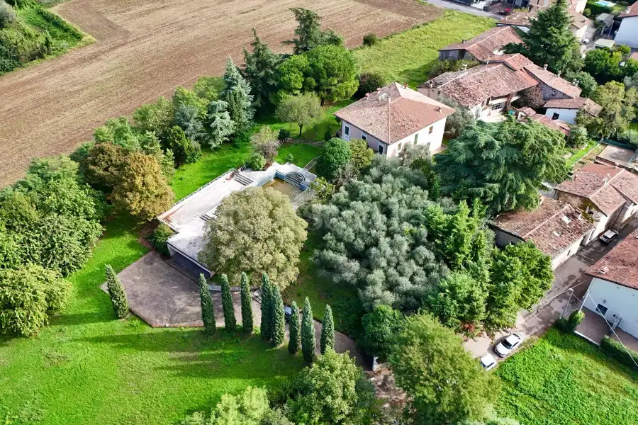 Villa in vendita di 870 mq a €729.000 (rif. 28/2024)