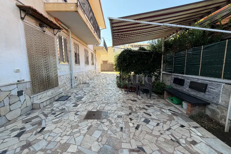 Villa Plurifamiliare in vendita di 400 mq a €399.000 (rif. 137/2026)