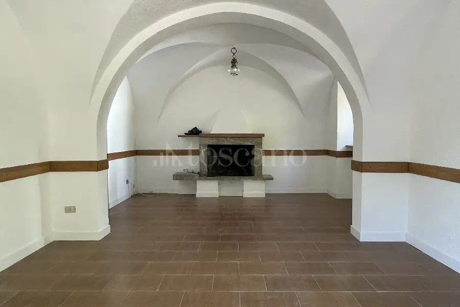 Villa Plurifamiliare in vendita di 25.000 mq a €650.000 (rif. 24/2024)