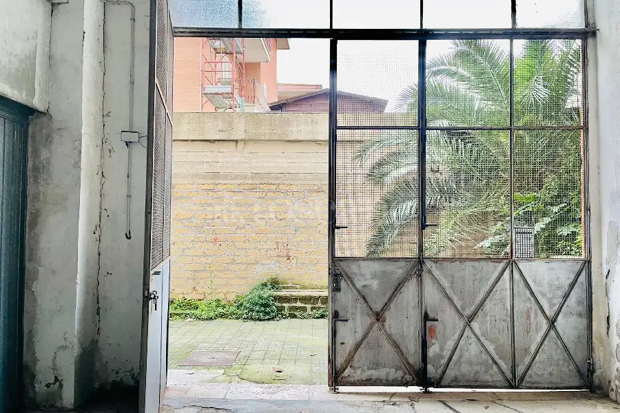 Garage in vendita di 298 mq a €295.000 (rif. 3/2026)