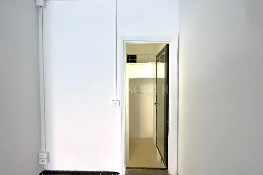 Negozio in vendita di 30 mq a €75.000 (rif. 4/2026)