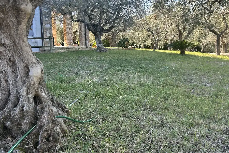 Villa in vendita di 480 mq a €880.000 (rif. 4/2026)