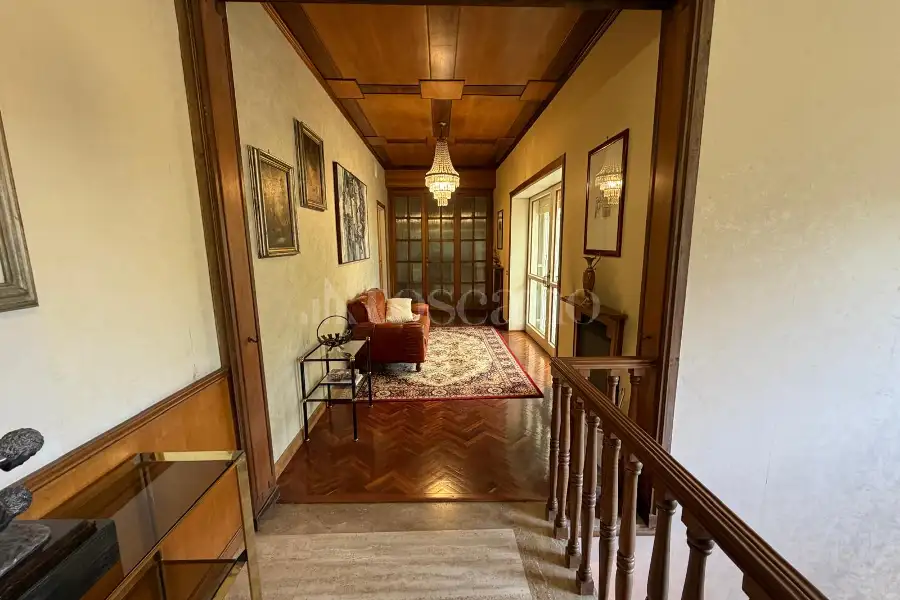Villa Plurifamiliare in vendita di 250 mq a €575.000 (rif. 25/2026)